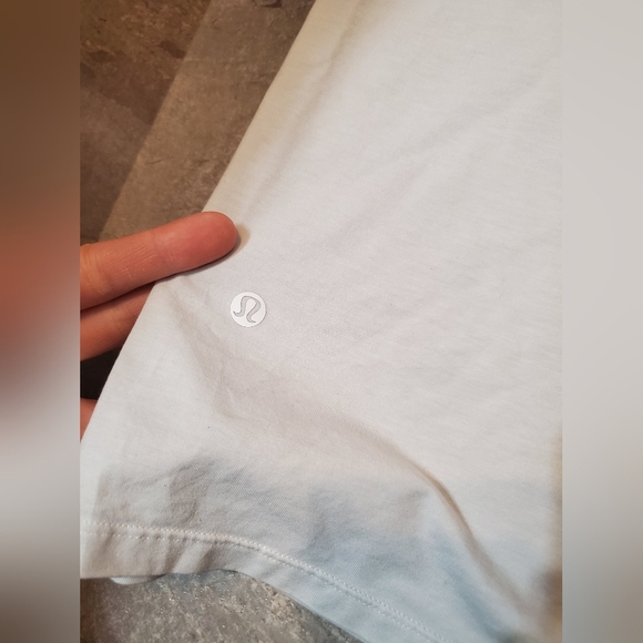 Bundle of 2 Lululemon soft short sleeves shirt. Orange. Very light grey. Men XL. - Picture 4 of 11